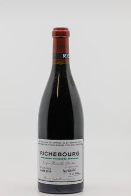 gros plan d'une bouteille de vin sur une surface blanche