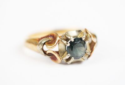 an image of a gold ring with a blue diamond
