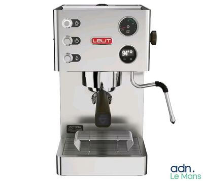 une image d'une machine à café est représentée sur un fond blanc