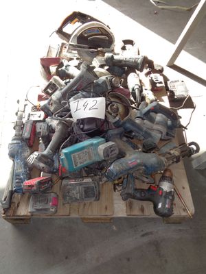 a pile of tools sitting on a pallet in a garage