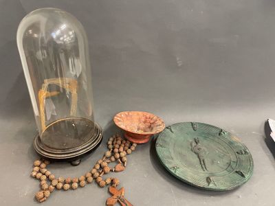 Assiette en terre cuite peinte en vert à décor d'un soldat a… - Photo 1