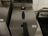 deux appareils posés sur le plan de travail de la cuisine