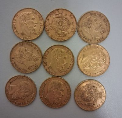 six pièces de un penny britanniques différentes