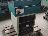 a machine that is sitting on a pallet in a room