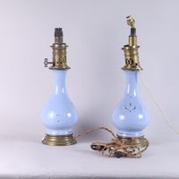 Paire de lampes à pétrole (électrifiées) en opaline bleue, à… (photo 2)
