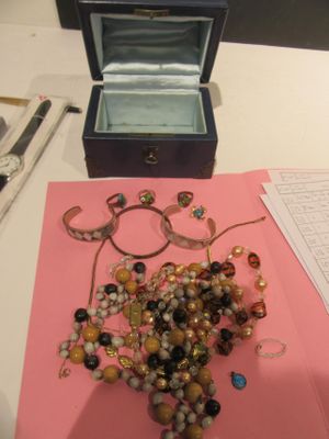 Coffret Avec Bujoux Fantaisie, Bijoux Emailles ET Nacr…