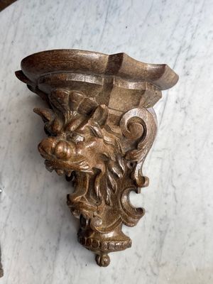 a wall sconce that has a lion head on it