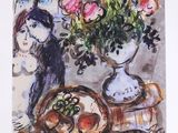 une peinture représentant un vase de fleurs et de fruits sur une table