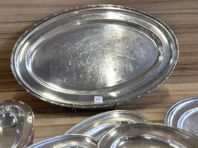 Série de 4 Plats ovales + 1 rond +1 corbeille en métal argen…