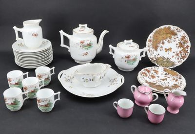 de nombreux types de tasses et soucoupes pour le thé et le café
