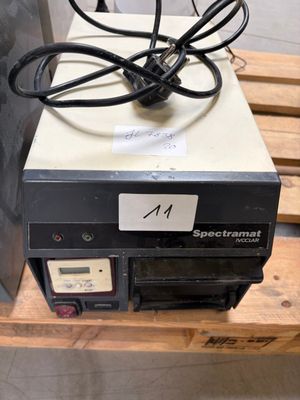 a machine that is sitting on top of a pallet