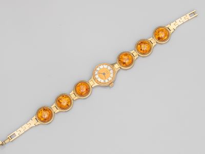 un bracelet en or 18 carats et diamants, signé Cartier