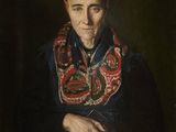 portrait d'une vieille femme vêtue d'une robe noire et coiffée d'un chapeau rouge