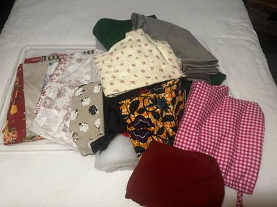 Lot de tissus divers - Photo 1