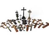 crosses are arranged in a circle on a white surface