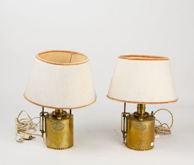 Paire de lampes en cuivre jaune « A. Robert, 25 rue Drouot P…