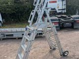une échelle posée par terre à côté d'un camion