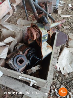 UNE PALETTE DE FERRAILLE - Photo 1