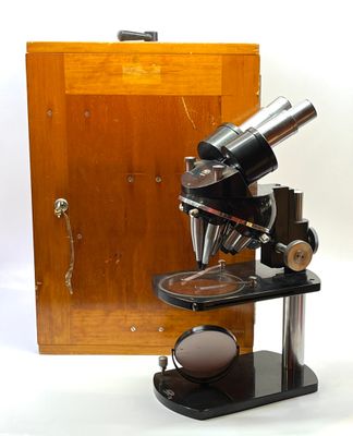 CARL ZEISS JENA. Stéréomicroscope en métal laqué noir et ino…