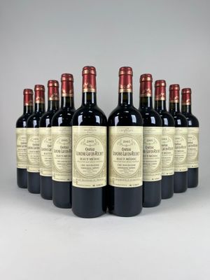 six bouteilles de vin rouge alignées