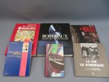 plusieurs livres posés les uns à côté des autres sur une table