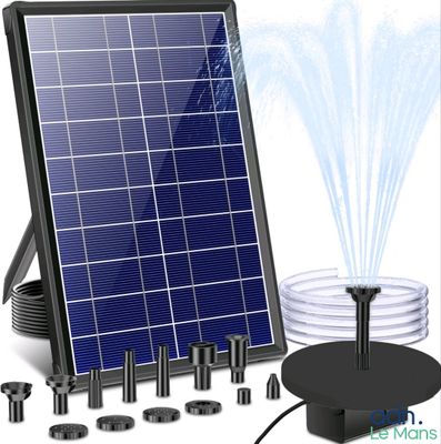 un gros plan d'une fontaine à énergie solaire d'où jaillit de l'eau
