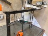 une image d'un établi avec des outils dessus