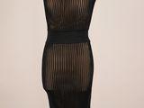 une robe noire sur un mannequin mannequin mannequin mannequin mannequin mannequin mannequin mannequin mannequin mannequin