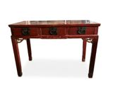 une image représentant une table rouge à trois tiroirs, avec un plateau en marbre
