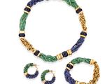 un ensemble composé d'un collier, d'un bracelet et d'une bague verts et bleus