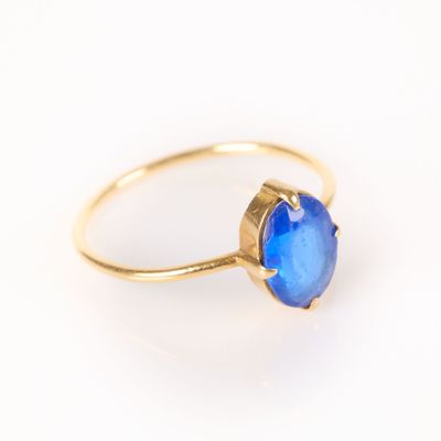 . Bague en or (750‰) sertie d'une pierre bleue ovale. - Photo 1