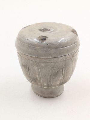 CHINE - Dynastie Song (960-1279) Petit pot couvert en grès p…