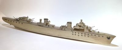 Importante maquette du contre-torpilleur Le Terrible, en boi…