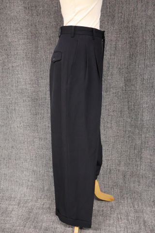 YOHJI YAMAMOTO n°FP-P01-104. Pantalon en gabardine de laine noir....
