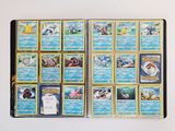 beaucoup de cartes pokemon sur la table