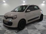 la photo d'une voiture blanche garée dans un garage