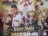 affiche du film « Mission Cléopâtre », mettant en scène les acteurs dans un décor désertique