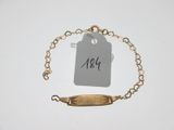 une photo d'un bracelet en or muni d'une étiquette