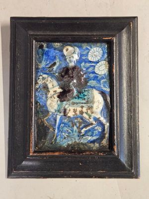 IRAN, Qajar. Plaque en faïence à décor d'un cavalier. Epoque…