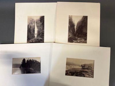 trois vieilles photographies en noir et blanc représentant une rivière et un pont