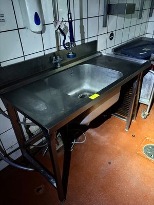 1 plonge inox 1 cuveau avec robinet douchette, distributeur …