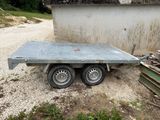 a trailer that is parked in front of a building