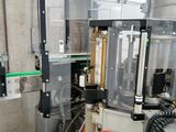 une image représentant une machine en fonctionnement dans une usine