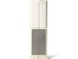 une image représentant une grande horloge blanche sur laquelle figure une ligne rouge