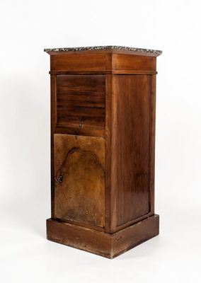 une armoire en bois avec un plateau en marbre sur fond blanc