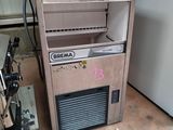 a machine that is sitting on the floor next to a refrigerator