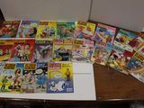beaucoup de bandes dessinées sur la table