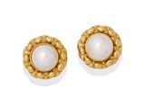 une image représentant une paire de boucles d'oreilles en perles sur fond blanc
