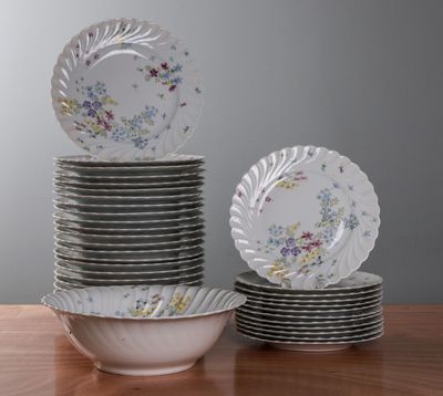 HAVILAND à Limoges. Partie de service en porcelaine moulée d…