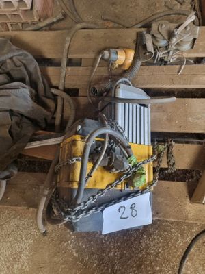 un tas d'outils posés sur une palette